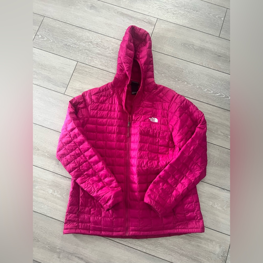 The North Face Women's Fuchsia Hooded Puffer Jacket- Thermoball